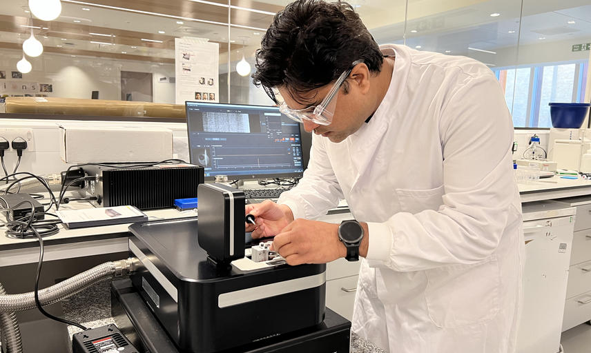 Dr Manish Kushwah using the mass photometer