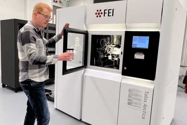 A photograph of Professor Matt Higgins using the Cryo-Em. A photograph of Professor Matt Higgins using the Cryo-Em.