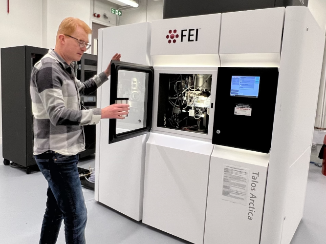 A photograph of Professor Matt Higgins using the Cryo-Em.