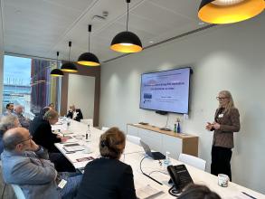 dominika gruszka presenting
