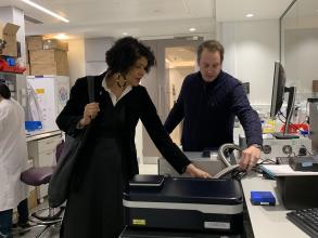 Photo of Chi Onwurah and Dr Weston Struwe discussing mass photometry